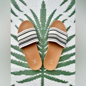 SOLD Size 8 Target Shade and Shore Sandals